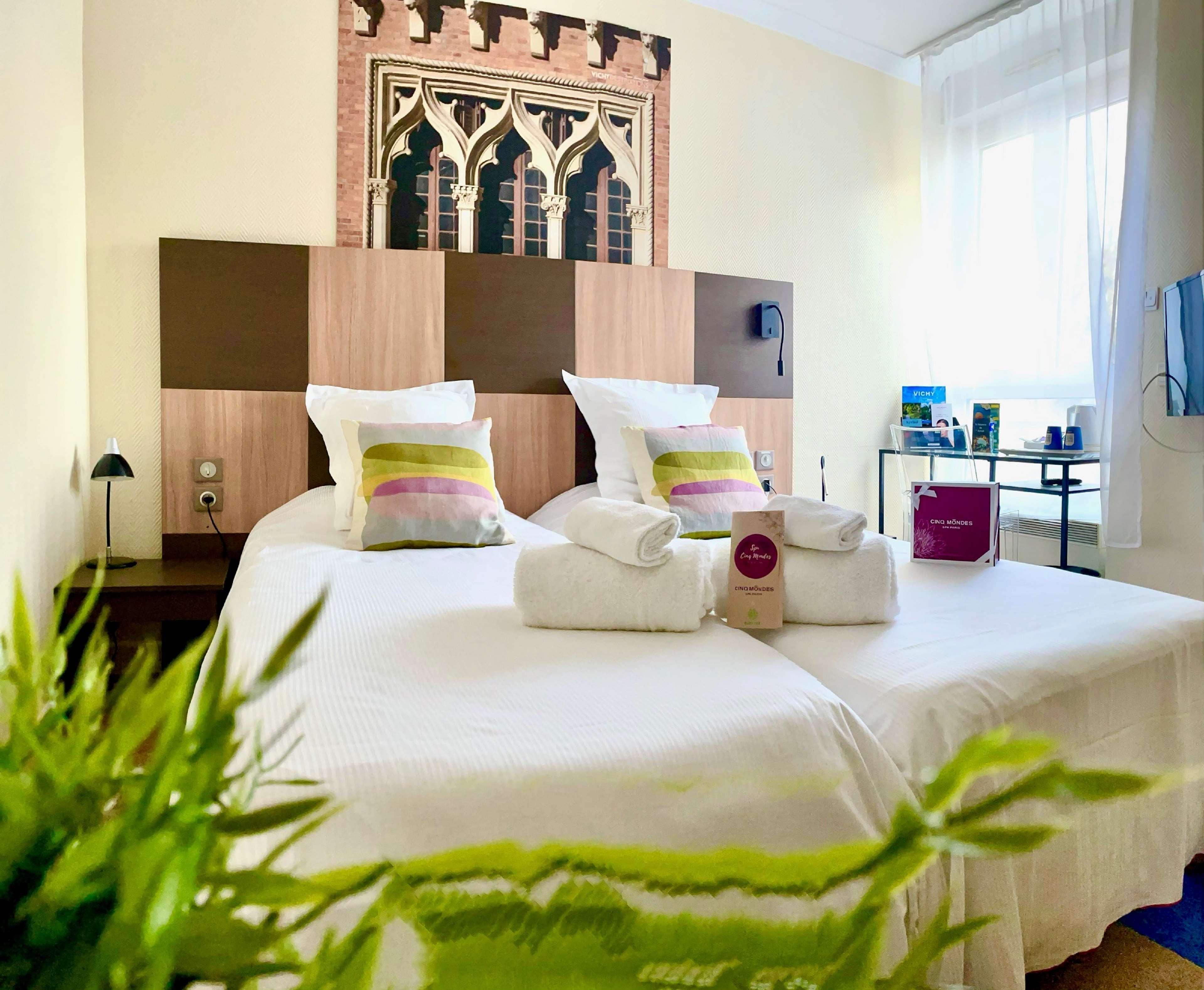 Kyriad Restaurant Centre Spa Vichy Eksteriør billede