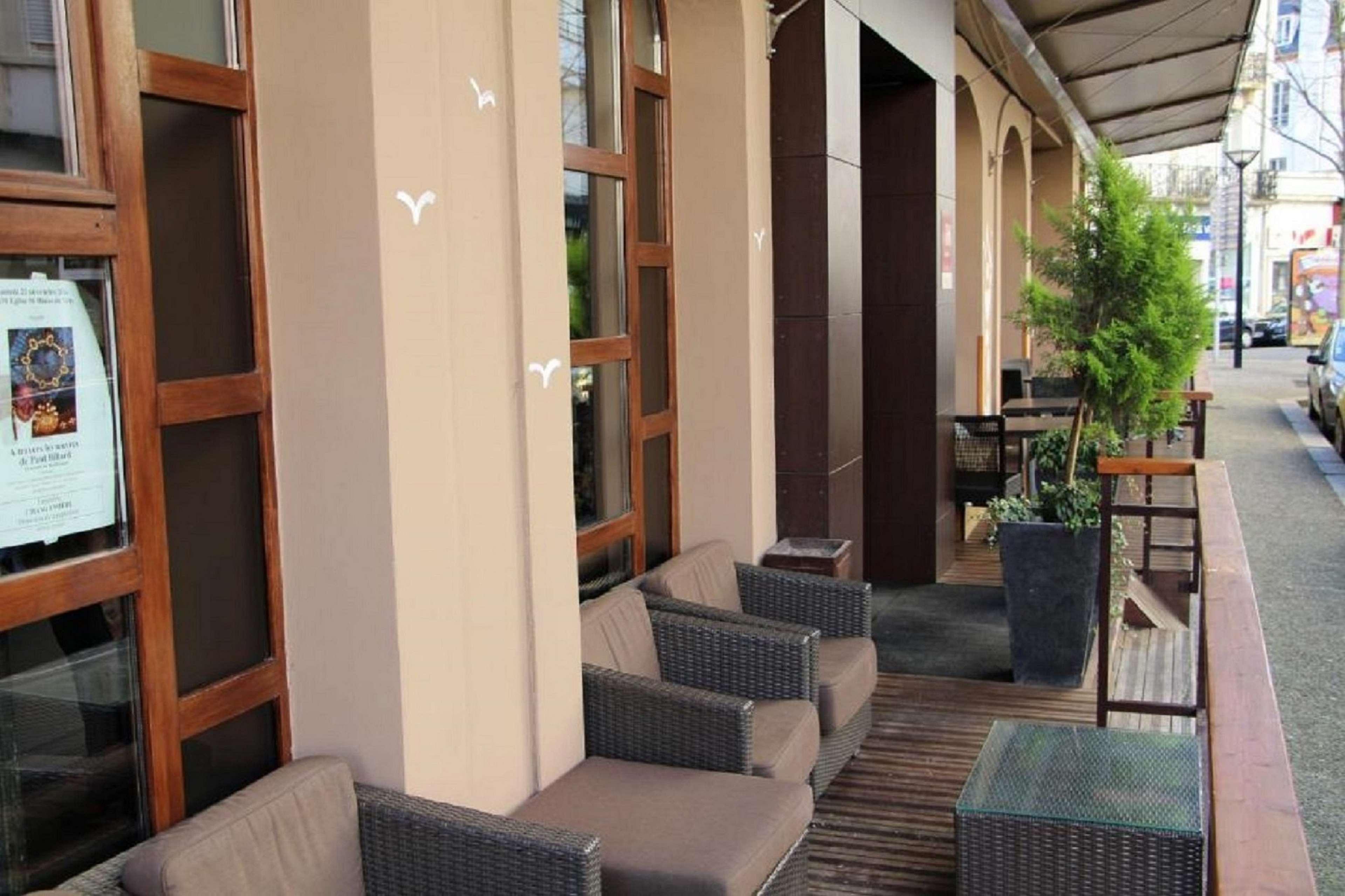 Kyriad Restaurant Centre Spa Vichy Eksteriør billede