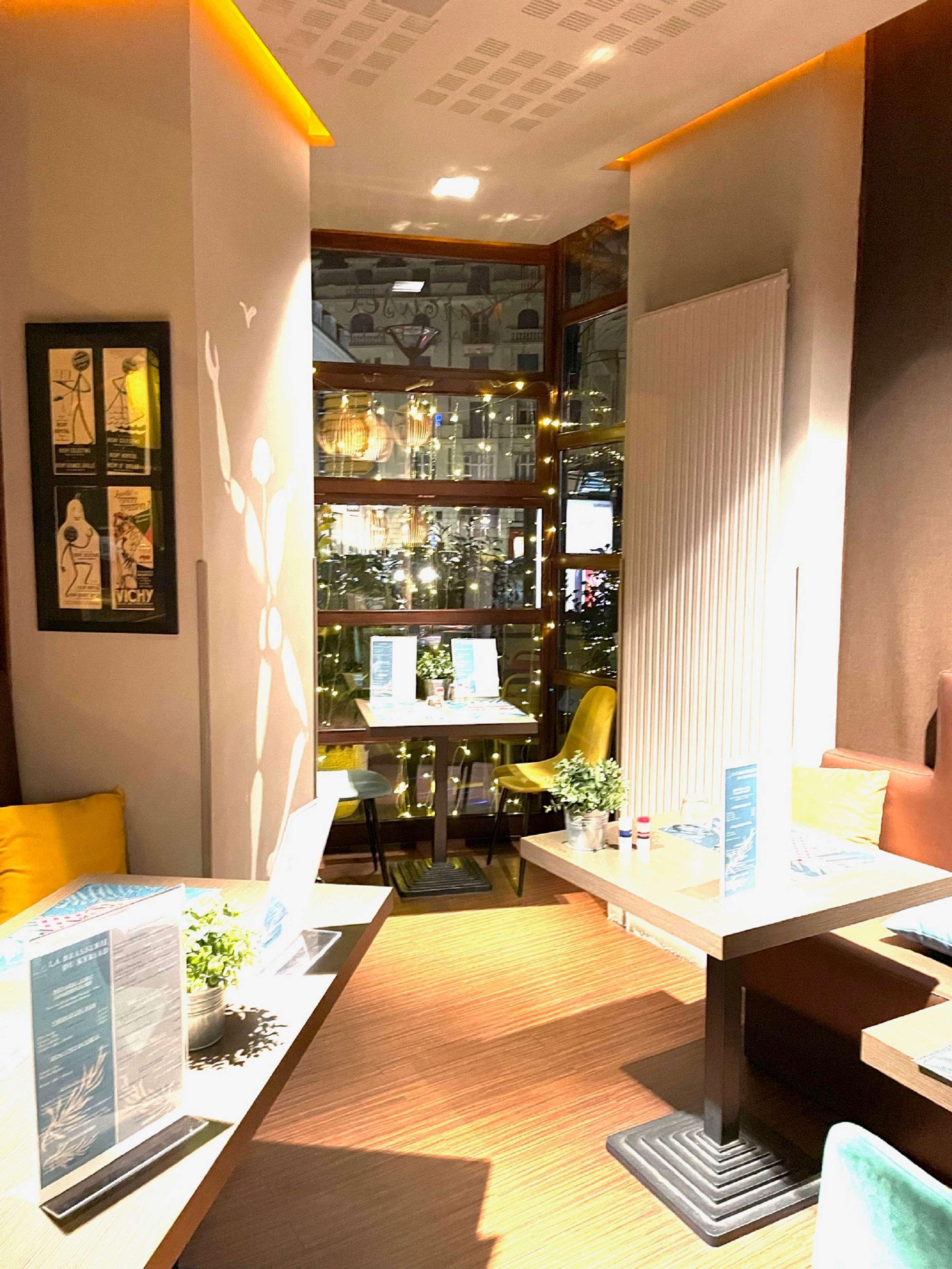 Kyriad Restaurant Centre Spa Vichy Eksteriør billede